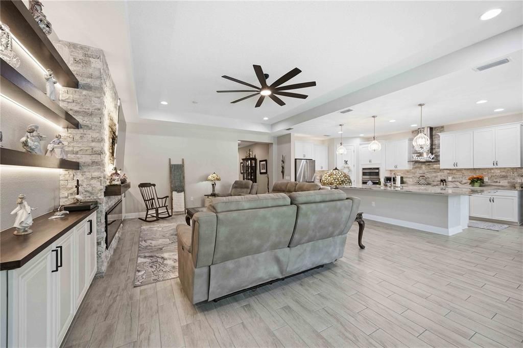 For Sale: $799,900 (3 beds, 3 baths, 2571 Square Feet)
