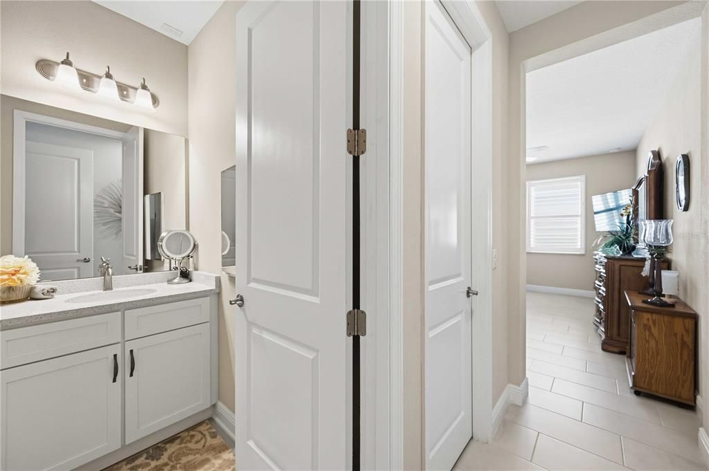 For Sale: $799,900 (3 beds, 3 baths, 2571 Square Feet)