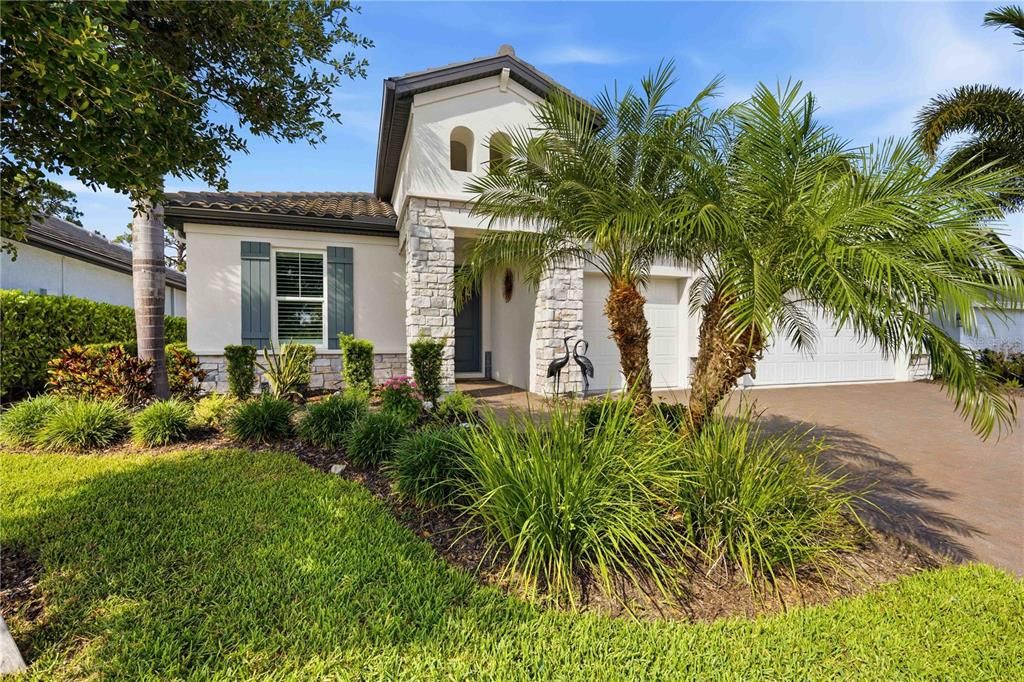 For Sale: $799,900 (3 beds, 3 baths, 2571 Square Feet)
