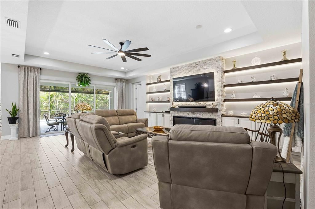 For Sale: $799,900 (3 beds, 3 baths, 2571 Square Feet)