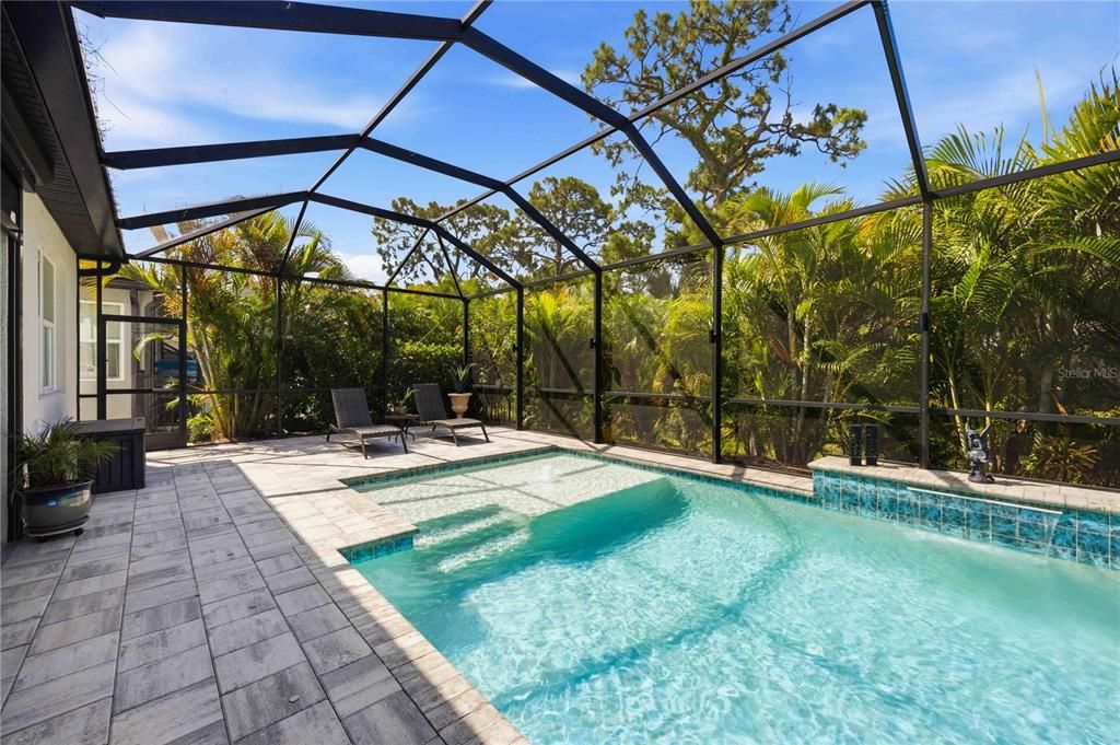 For Sale: $799,900 (3 beds, 3 baths, 2571 Square Feet)