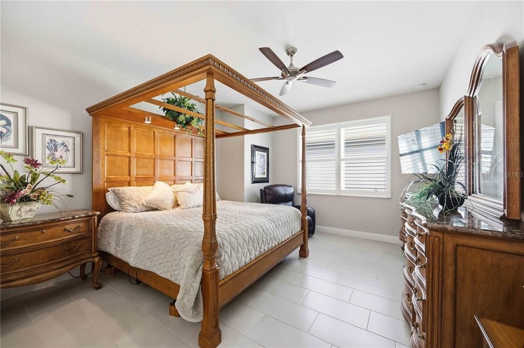 For Sale: $799,900 (3 beds, 3 baths, 2571 Square Feet)
