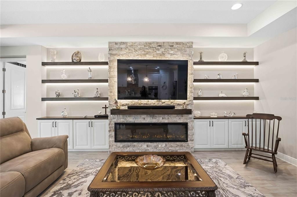 For Sale: $799,900 (3 beds, 3 baths, 2571 Square Feet)