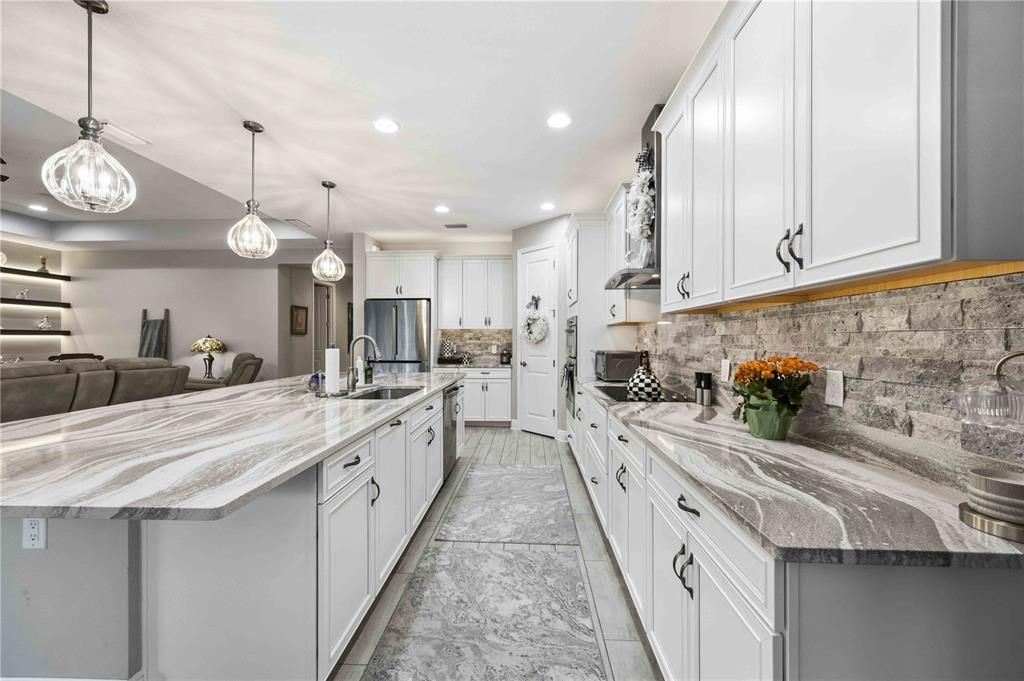 For Sale: $799,900 (3 beds, 3 baths, 2571 Square Feet)