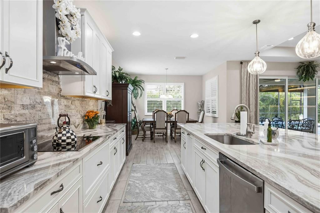 For Sale: $799,900 (3 beds, 3 baths, 2571 Square Feet)