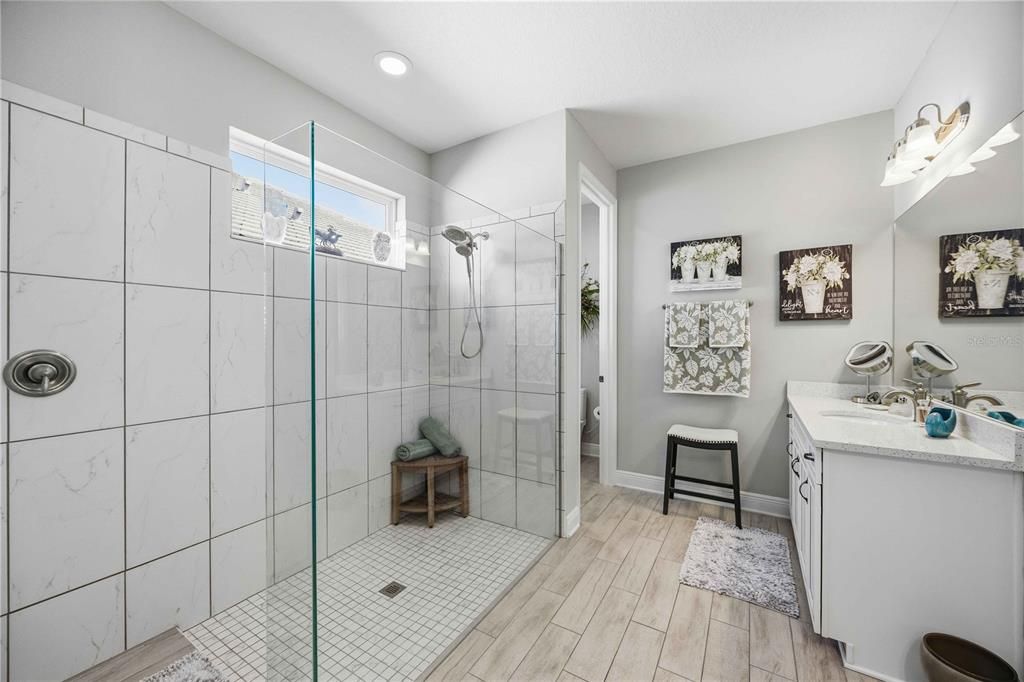 For Sale: $799,900 (3 beds, 3 baths, 2571 Square Feet)