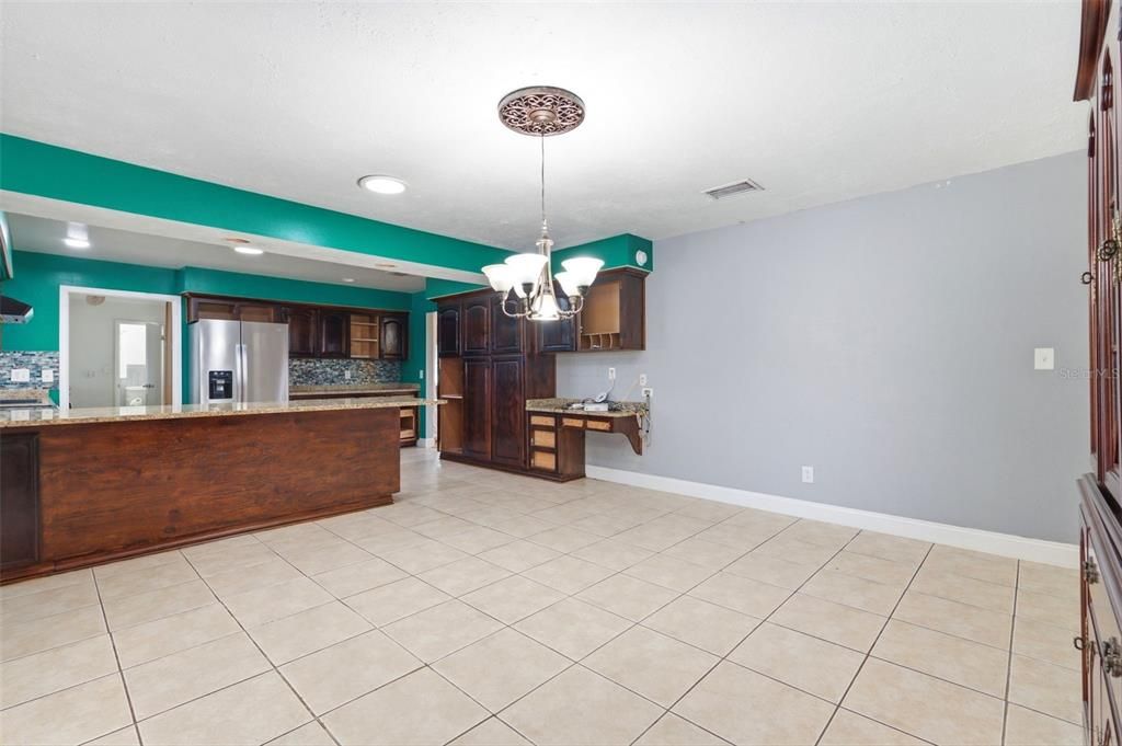 For Sale: $475,000 (5 beds, 4 baths, 2226 Square Feet)