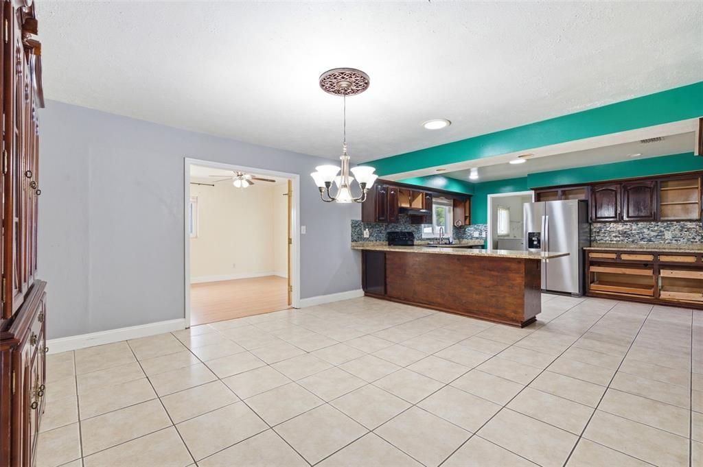 For Sale: $475,000 (5 beds, 4 baths, 2226 Square Feet)