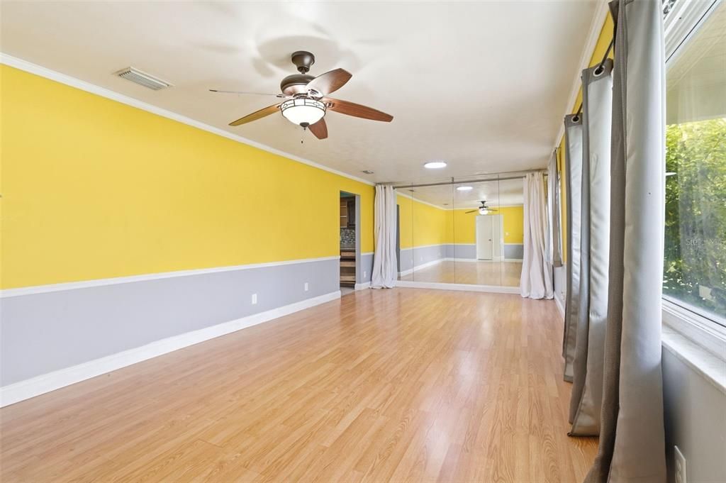For Sale: $475,000 (5 beds, 4 baths, 2226 Square Feet)