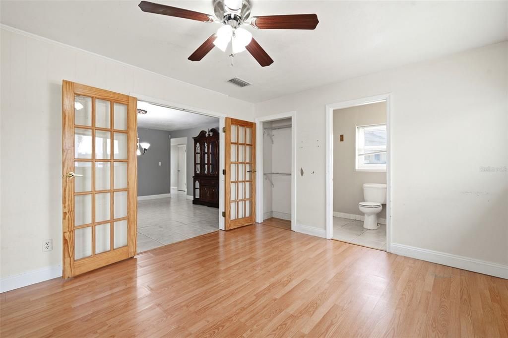 For Sale: $475,000 (5 beds, 4 baths, 2226 Square Feet)