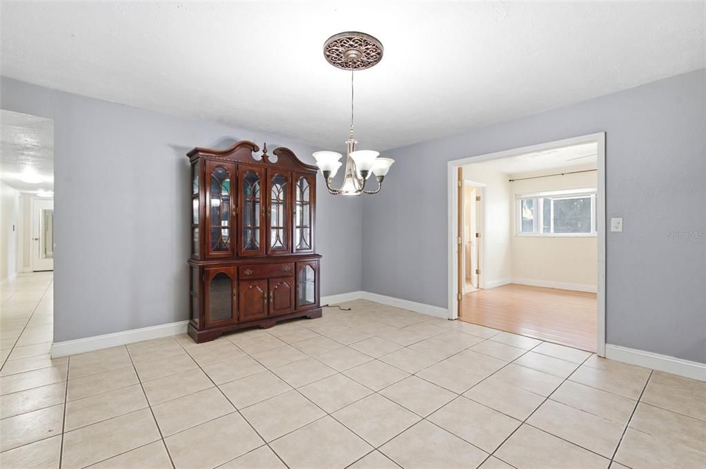 For Sale: $475,000 (5 beds, 4 baths, 2226 Square Feet)