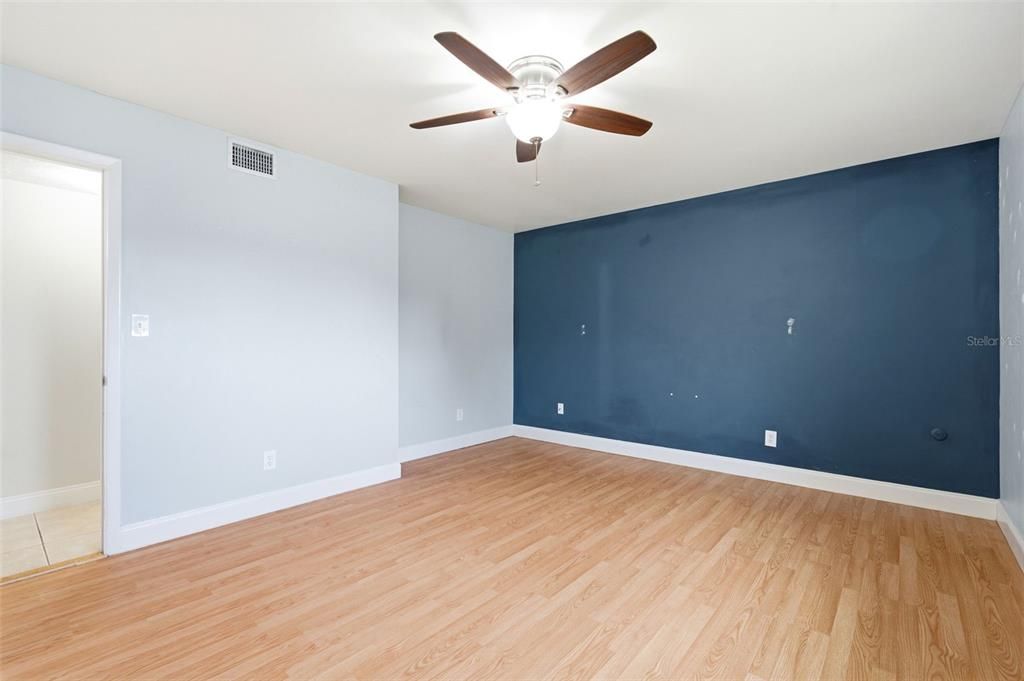 For Sale: $475,000 (5 beds, 4 baths, 2226 Square Feet)