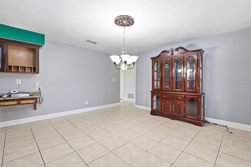 For Sale: $475,000 (5 beds, 4 baths, 2226 Square Feet)