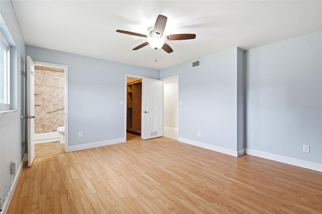 For Sale: $475,000 (5 beds, 4 baths, 2226 Square Feet)