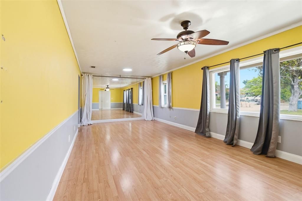 For Sale: $475,000 (5 beds, 4 baths, 2226 Square Feet)