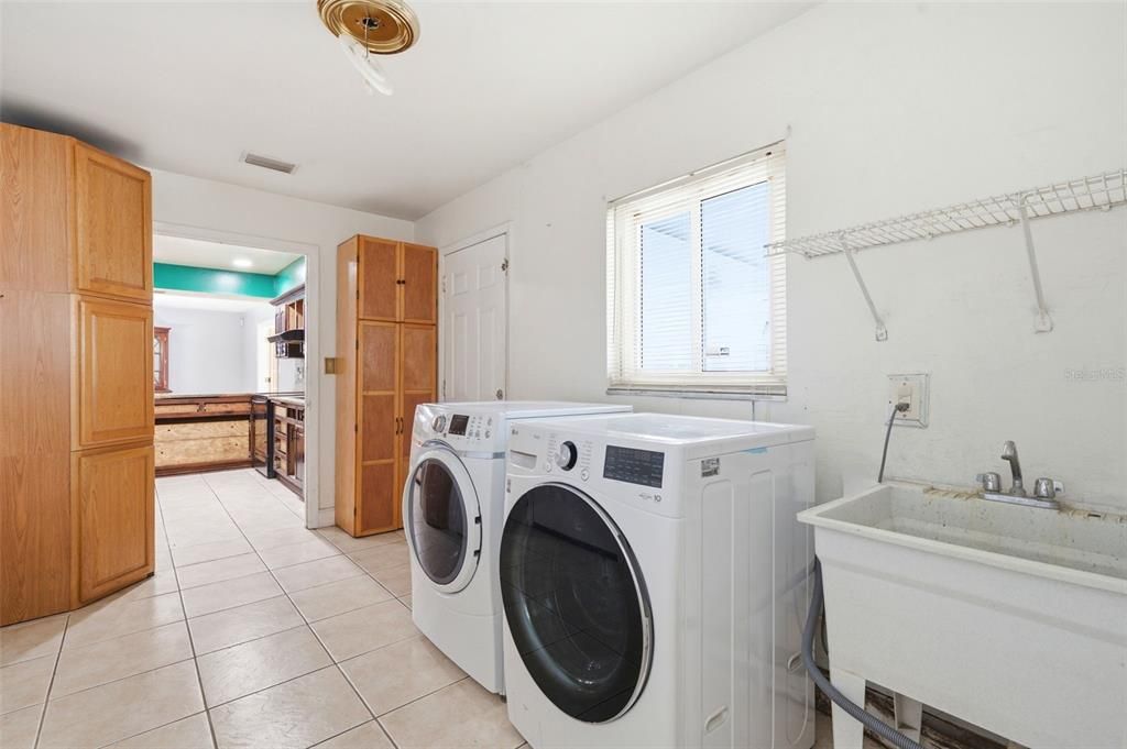 For Sale: $475,000 (5 beds, 4 baths, 2226 Square Feet)