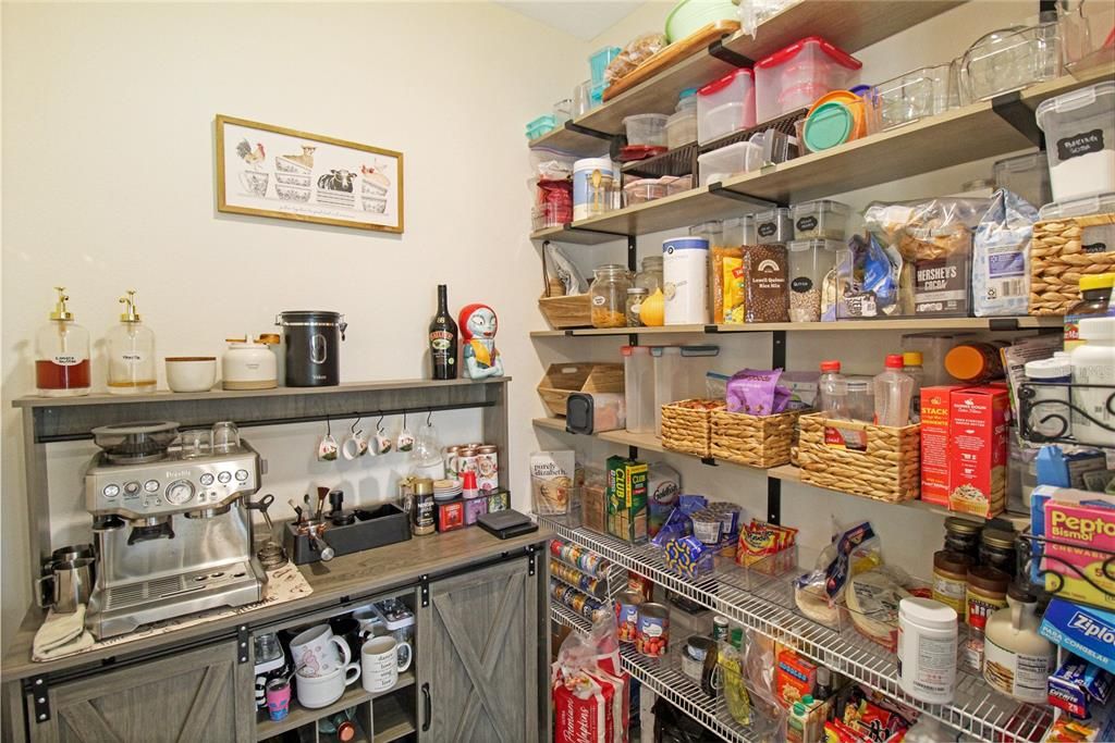 En Venta: $409,000 (4 camas, 2 baños, 2410 Pies cuadrados)