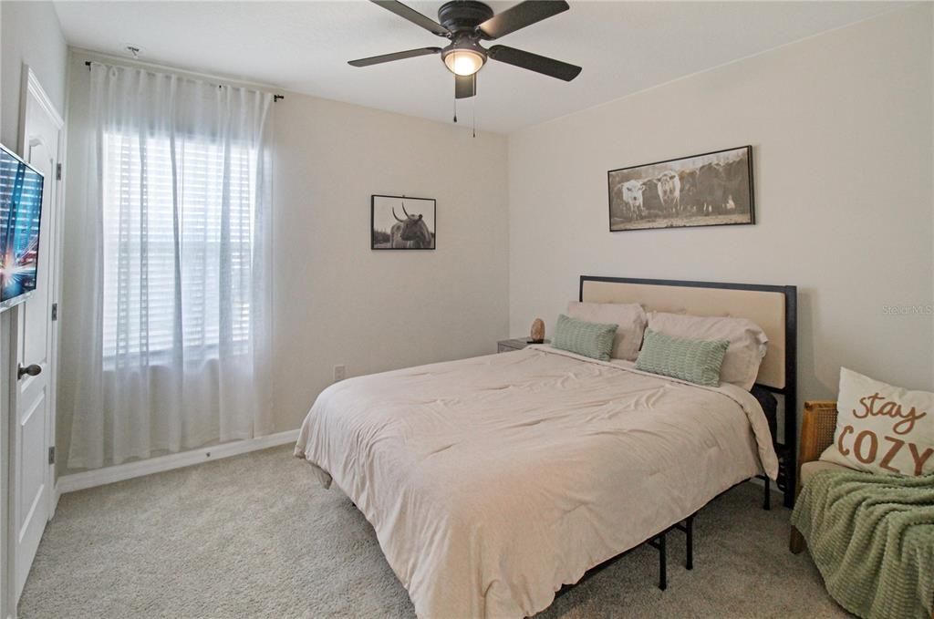 En Venta: $409,000 (4 camas, 2 baños, 2410 Pies cuadrados)