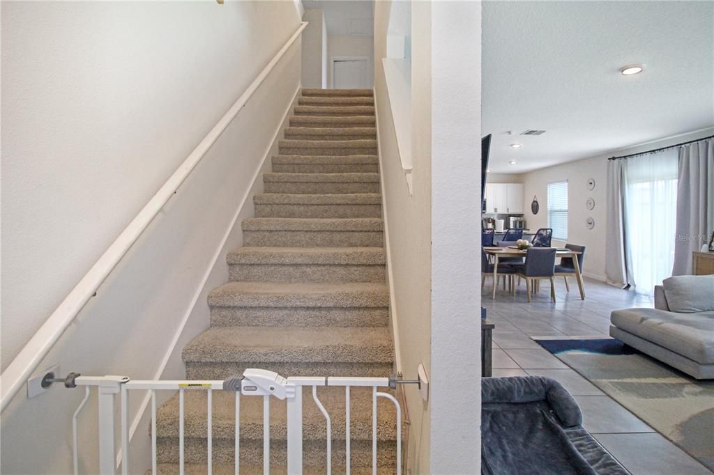En Venta: $409,000 (4 camas, 2 baños, 2410 Pies cuadrados)