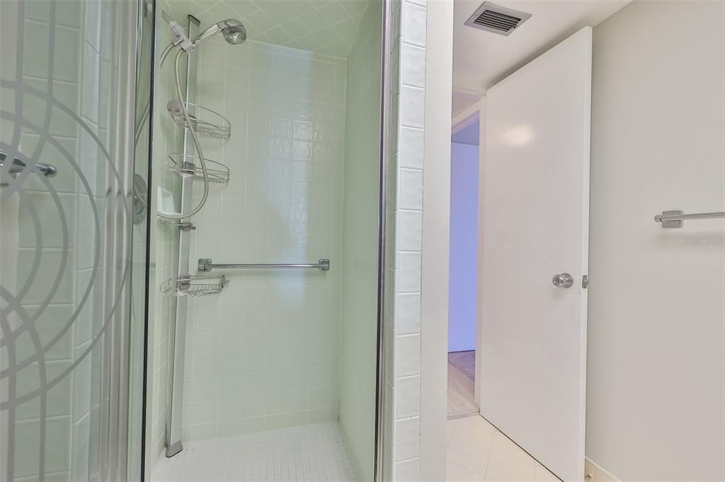 For Rent: $3,345 (2 beds, 2 baths, 1094 Square Feet)
