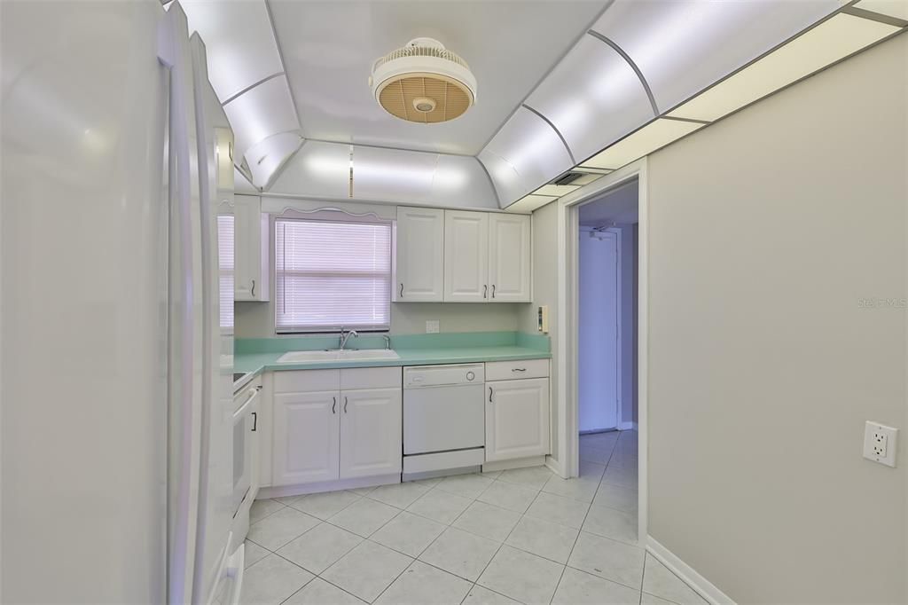 For Rent: $3,345 (2 beds, 2 baths, 1094 Square Feet)
