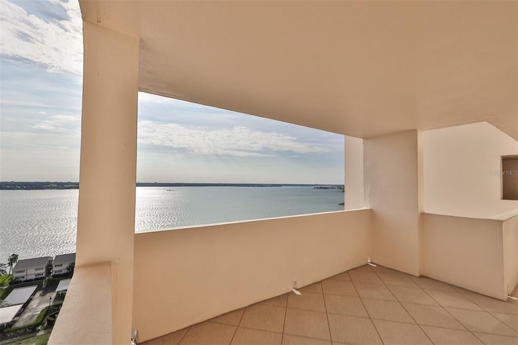For Rent: $3,345 (2 beds, 2 baths, 1094 Square Feet)