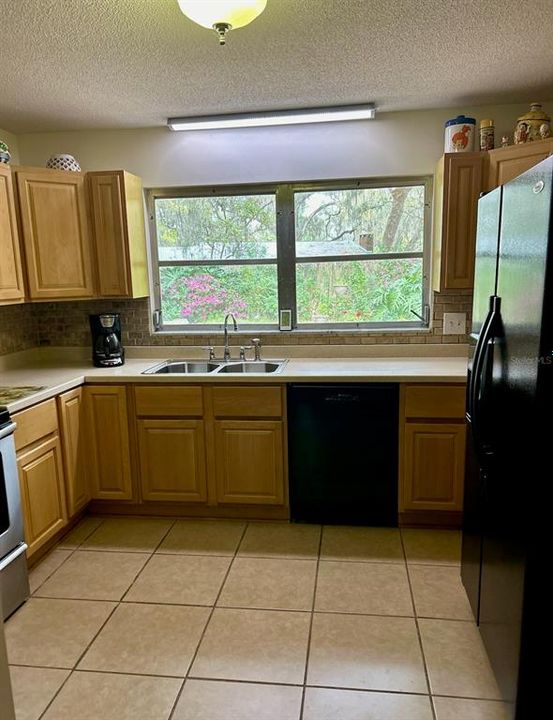For Sale: $985,000 (3 beds, 2 baths, 2300 Square Feet)