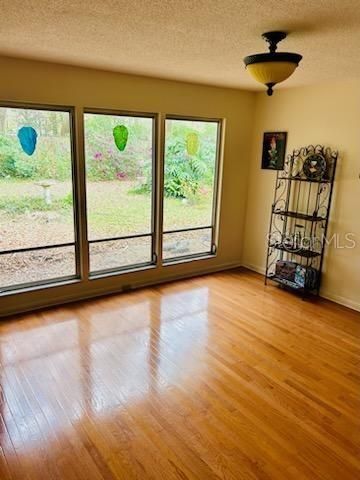 For Sale: $985,000 (3 beds, 2 baths, 2300 Square Feet)