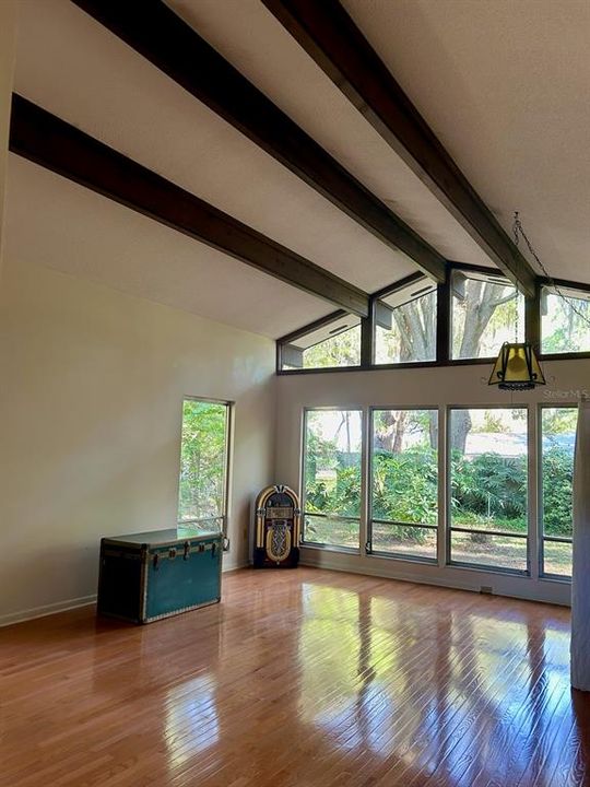 For Sale: $985,000 (3 beds, 2 baths, 2300 Square Feet)