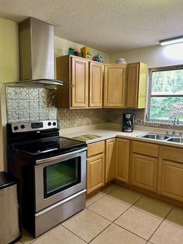 For Sale: $985,000 (3 beds, 2 baths, 2300 Square Feet)