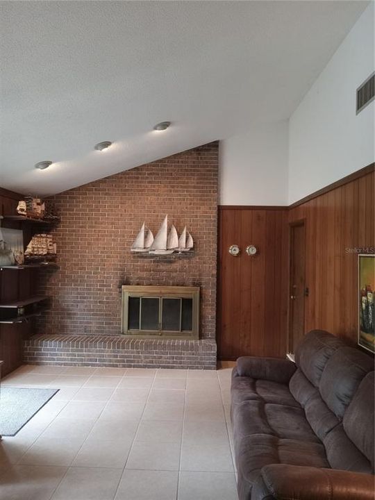 For Sale: $985,000 (3 beds, 2 baths, 2300 Square Feet)