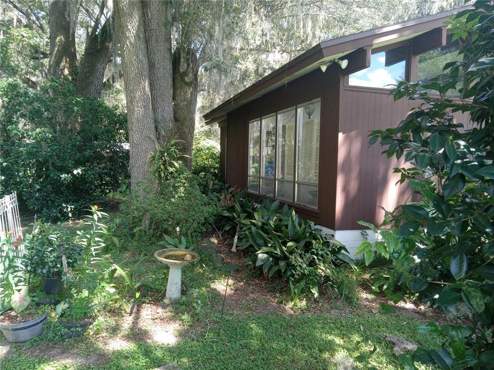For Sale: $985,000 (3 beds, 2 baths, 2300 Square Feet)
