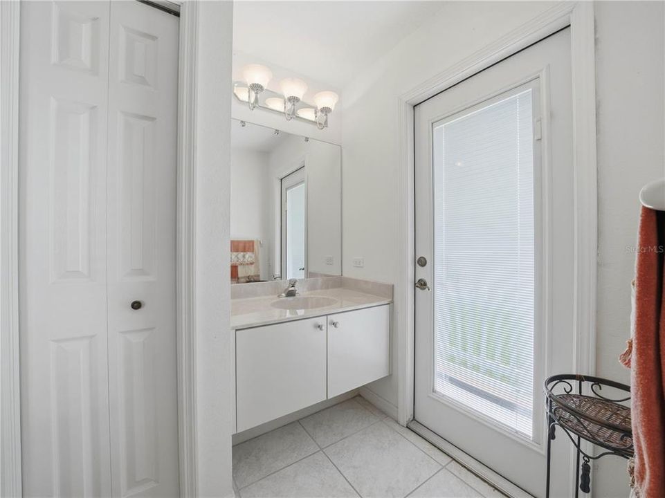 En Venta: $665,000 (3 camas, 3 baños, 2324 Pies cuadrados)