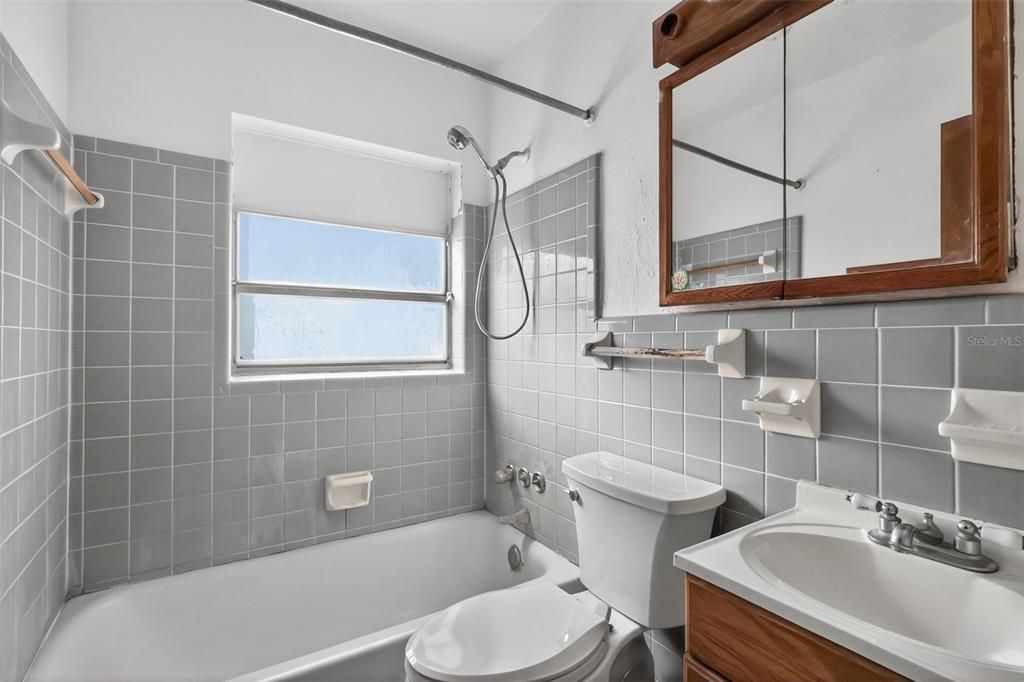 For Sale: $164,900 (3 beds, 1 baths, 815 Square Feet)