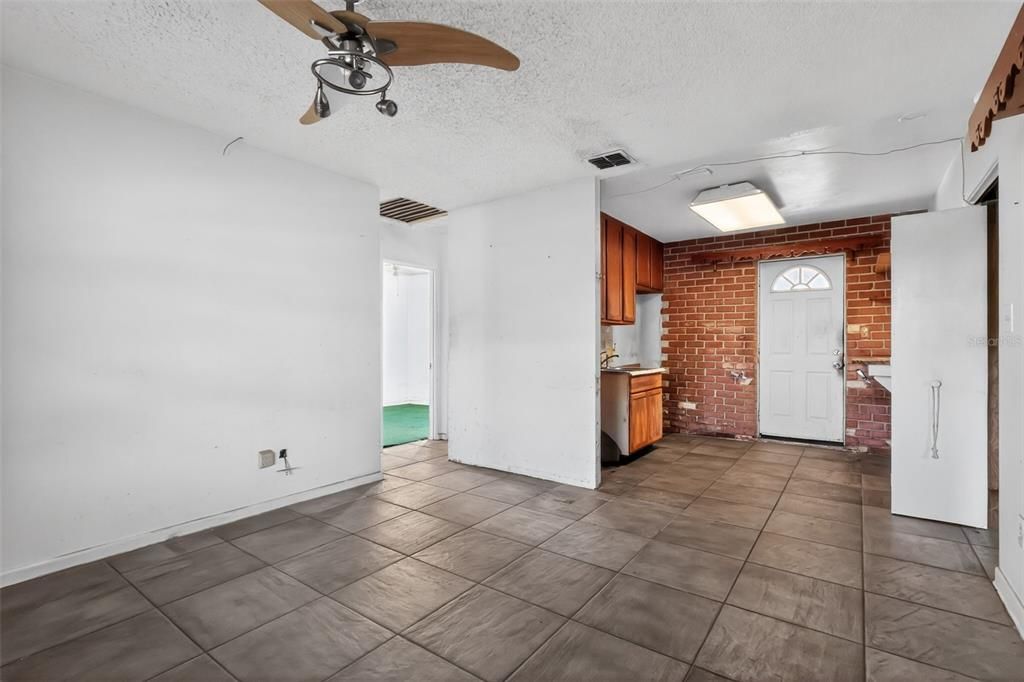 For Sale: $164,900 (3 beds, 1 baths, 815 Square Feet)