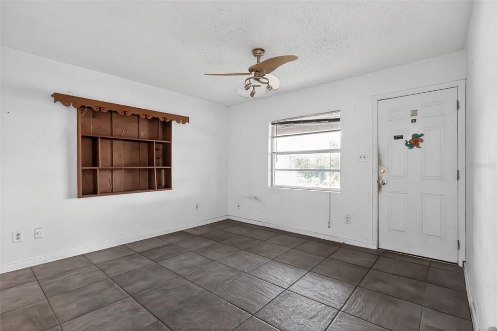 For Sale: $164,900 (3 beds, 1 baths, 815 Square Feet)