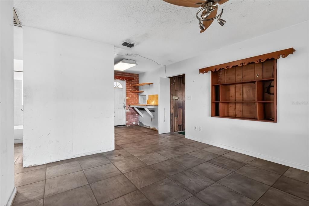 For Sale: $164,900 (3 beds, 1 baths, 815 Square Feet)