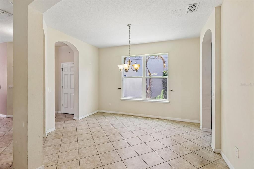 На продажу: $554,900 (6 спален, 4 ванн, 3820 Квадратных фут)