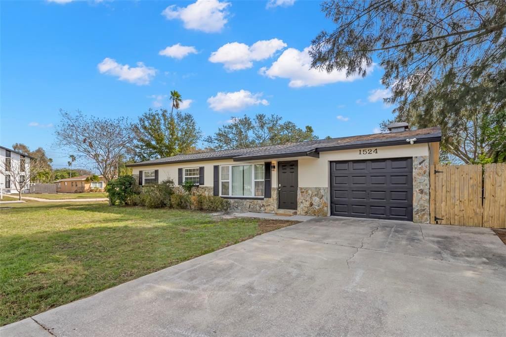 For Rent: $2,800 (3 beds, 2 baths, 1092 Square Feet)