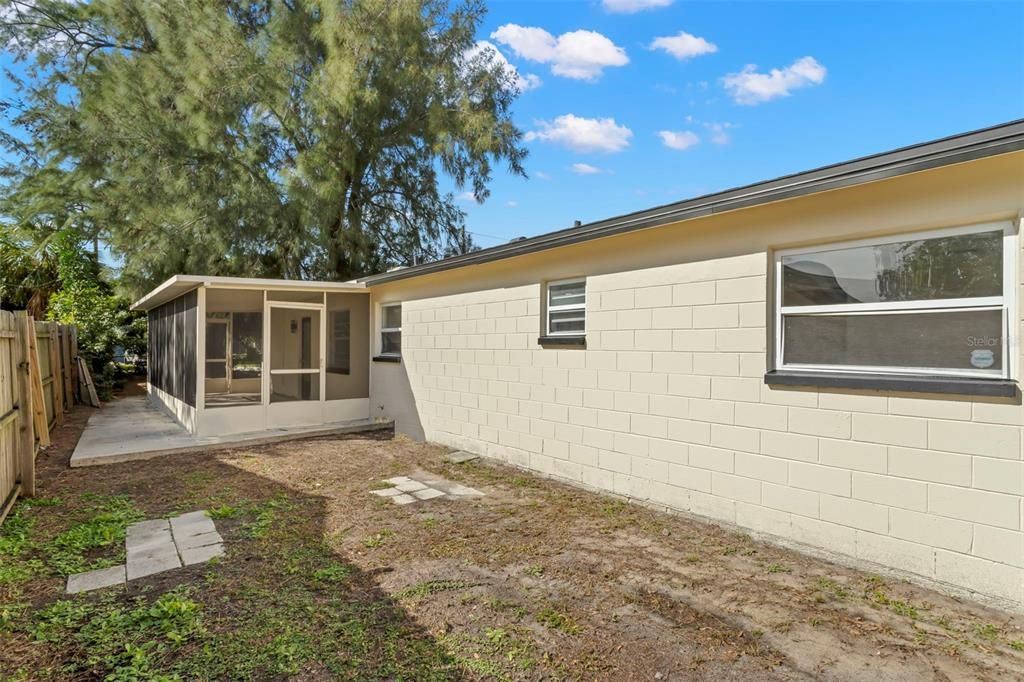 For Rent: $2,800 (3 beds, 2 baths, 1092 Square Feet)