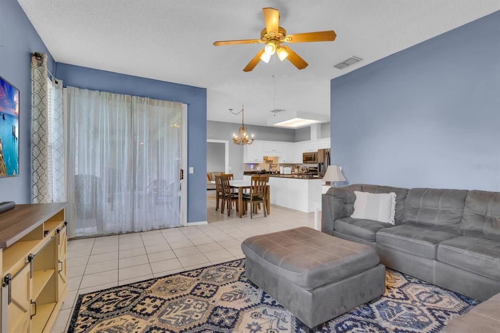En Venta: $555,000 (4 camas, 3 baños, 2368 Pies cuadrados)
