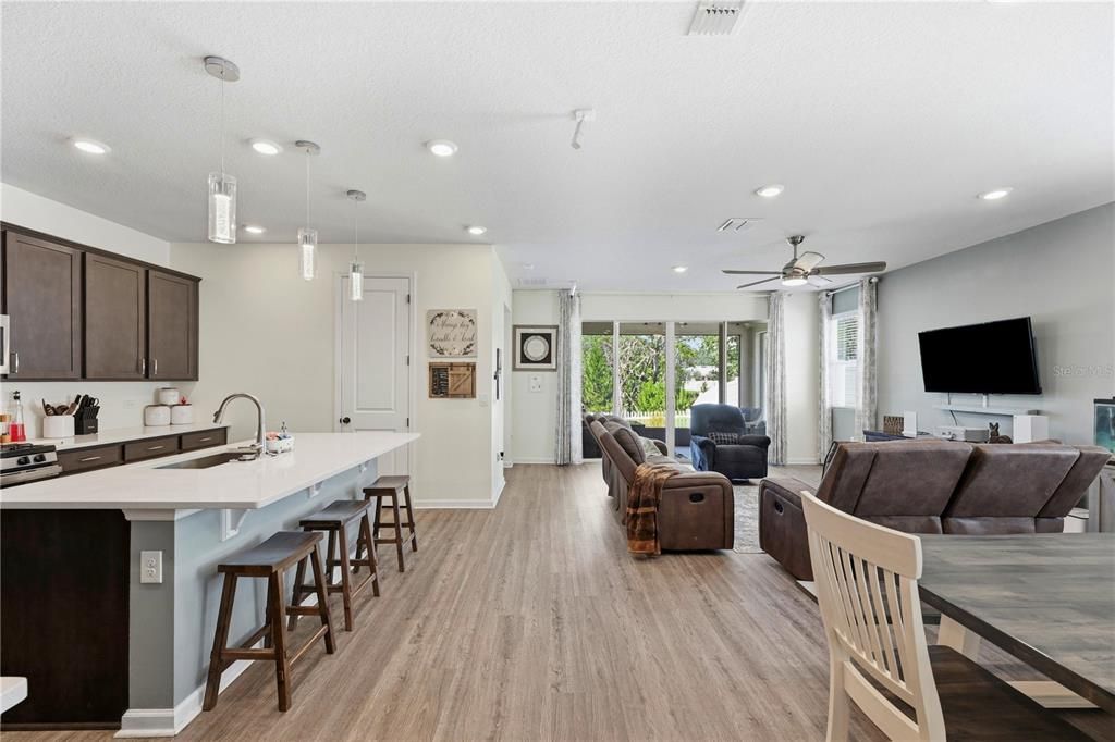For Sale: $350,000 (4 beds, 3 baths, 2075 Square Feet)