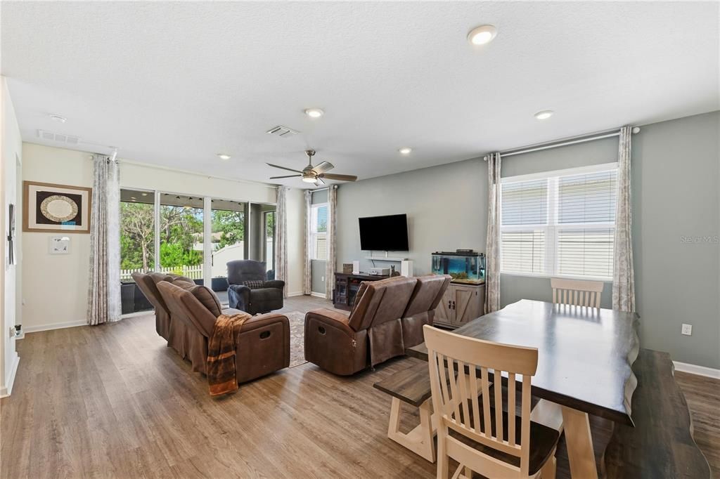 For Sale: $350,000 (4 beds, 3 baths, 2075 Square Feet)