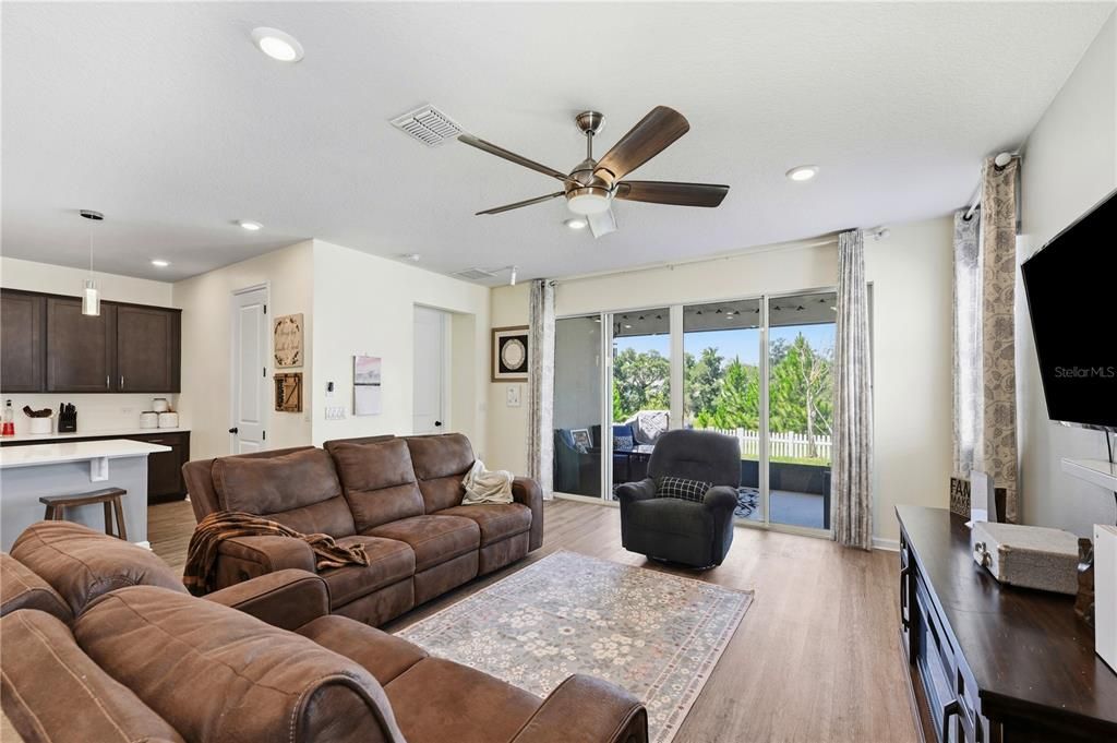 For Sale: $350,000 (4 beds, 3 baths, 2075 Square Feet)