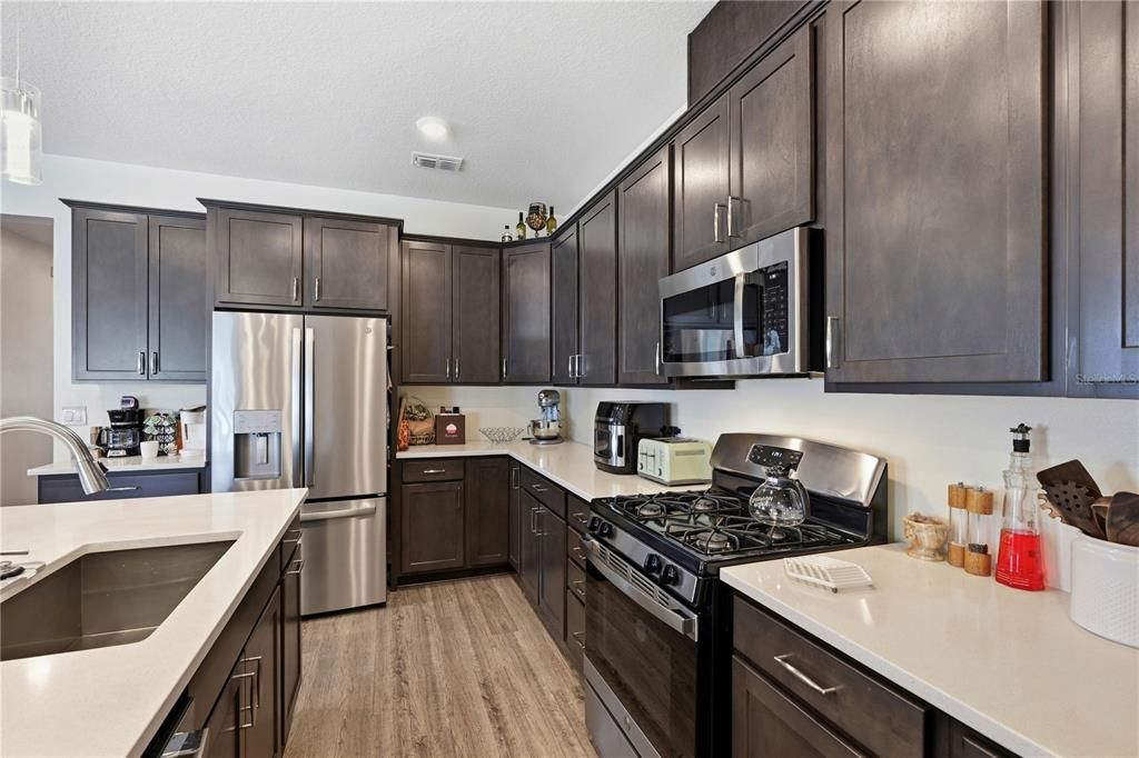 For Sale: $350,000 (4 beds, 3 baths, 2075 Square Feet)