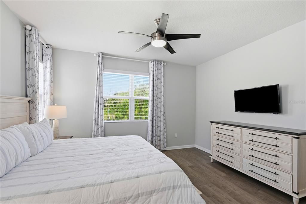 For Sale: $350,000 (4 beds, 3 baths, 2075 Square Feet)