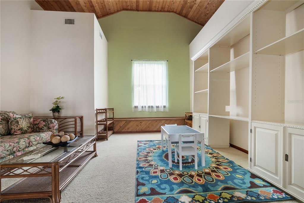 En Venta: $925,000 (5 camas, 3 baños, 3238 Pies cuadrados)