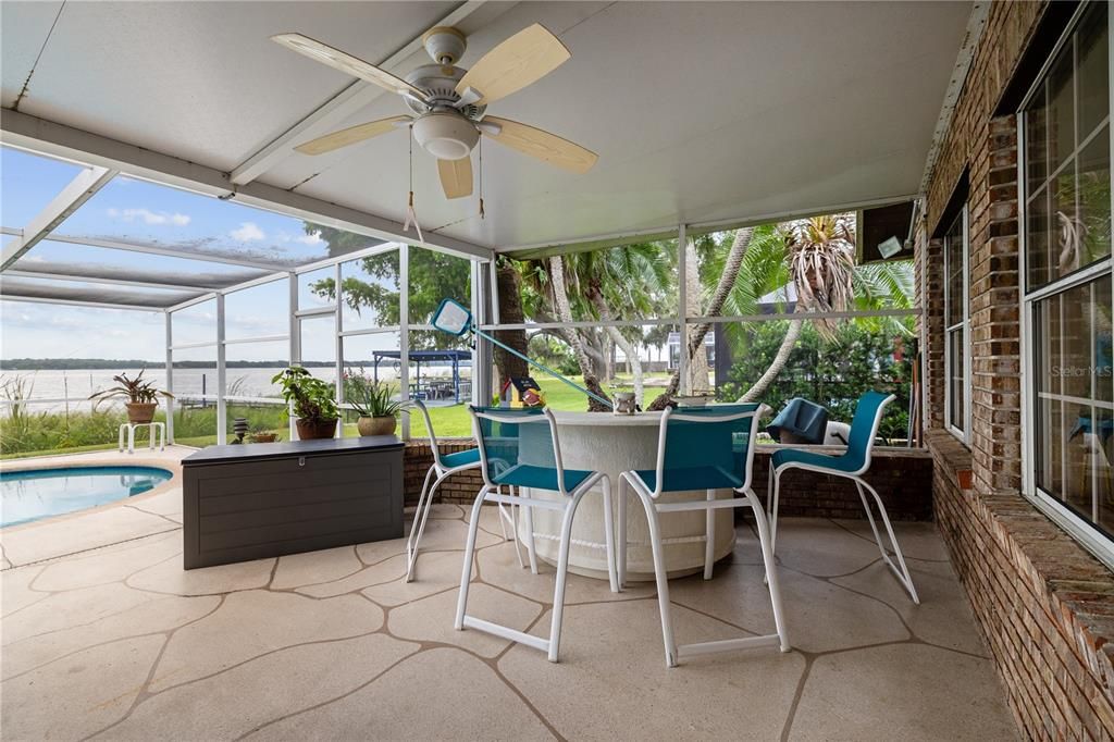 En Venta: $925,000 (5 camas, 3 baños, 3238 Pies cuadrados)
