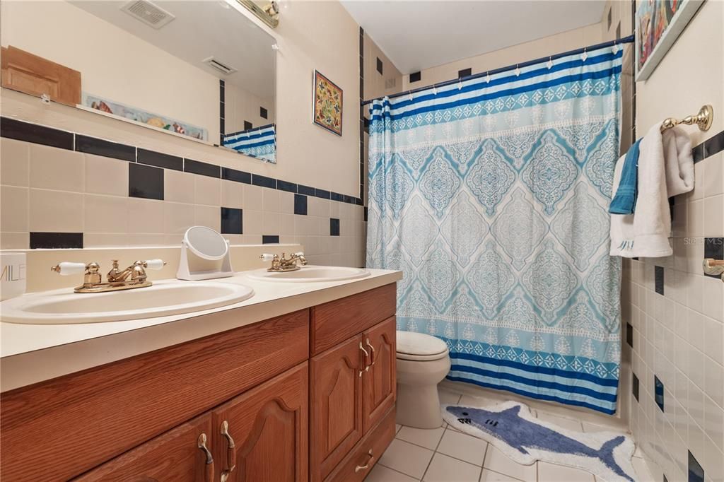 En Venta: $925,000 (5 camas, 3 baños, 3238 Pies cuadrados)