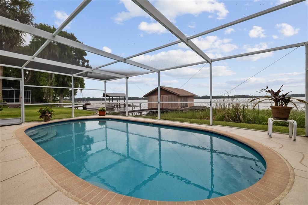 En Venta: $925,000 (5 camas, 3 baños, 3238 Pies cuadrados)